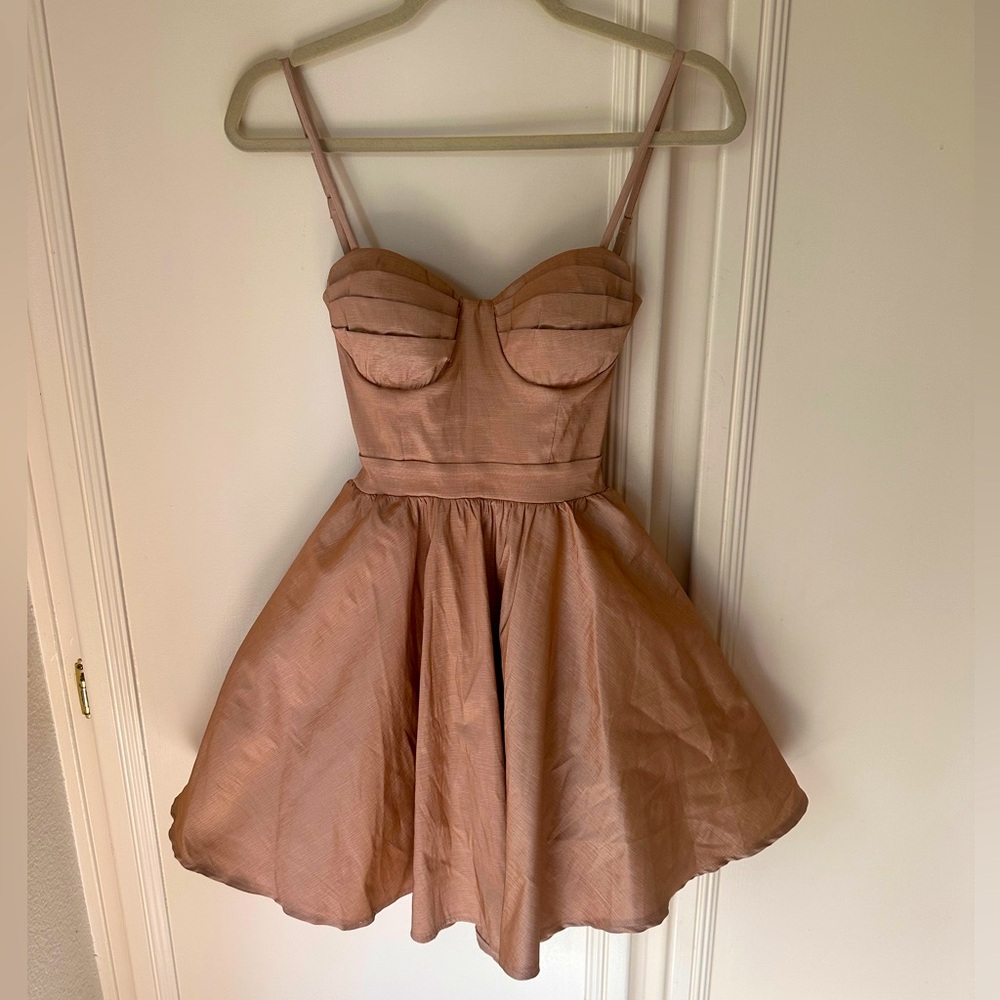 ✨ NWT Windsor Light Gold Formal Dress – XS ✨